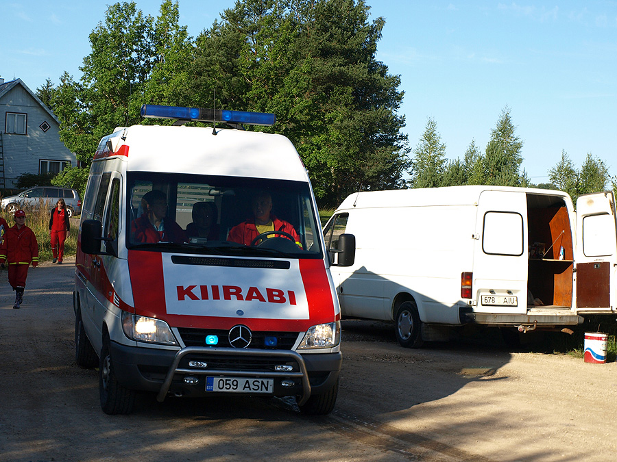 08:46 - Viljandi esimene kiirabibrigaad sündmuskohal
