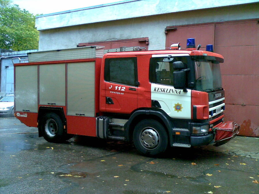 * endine Lilleküla 1-3 (339AMB)
Scania P94 GB 4X2NZ 220 Rosenbauer TLF 2700 "Kärmas Katariina-I" (1998) - 2500L
(ex. Kesklinna > Lilleküla > Nõmme 1-3)
Olnud veel ka asendusautona Nõmmel, Pirital ja Koplis.
03.10.2008
Lilleküla, Tallinn
