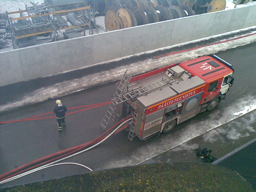 Mustika keskuse põleng
Lilleküla 1-1 trukki andmas
05.03.2009
Tallinn
