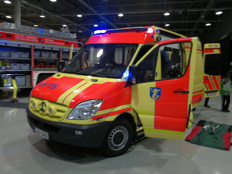 Soome parameedikute kiirabi
Soomes kuulub päästjate ülesannete hulka ka parameediku kiirabi sõitmine. 
