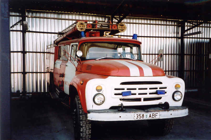 endine Mustamäe pumba-voolikuauto (358ABF)
ZIL 43141 ANR-40/127B (1991)
~ 2002
Mustamäe komando hoov
autor: teadmata
