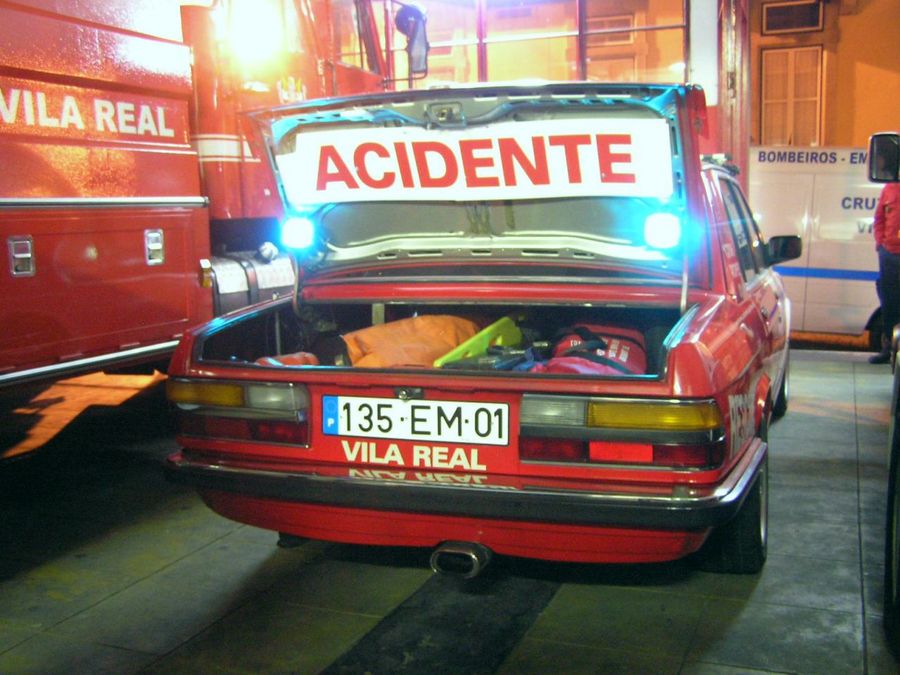 Vila Reali päästeauto BMW (Portugal)
BMW 528i (1984), kasutatakse liiklusõnnetustel
14.10.2008
Vila Real, Portugal
