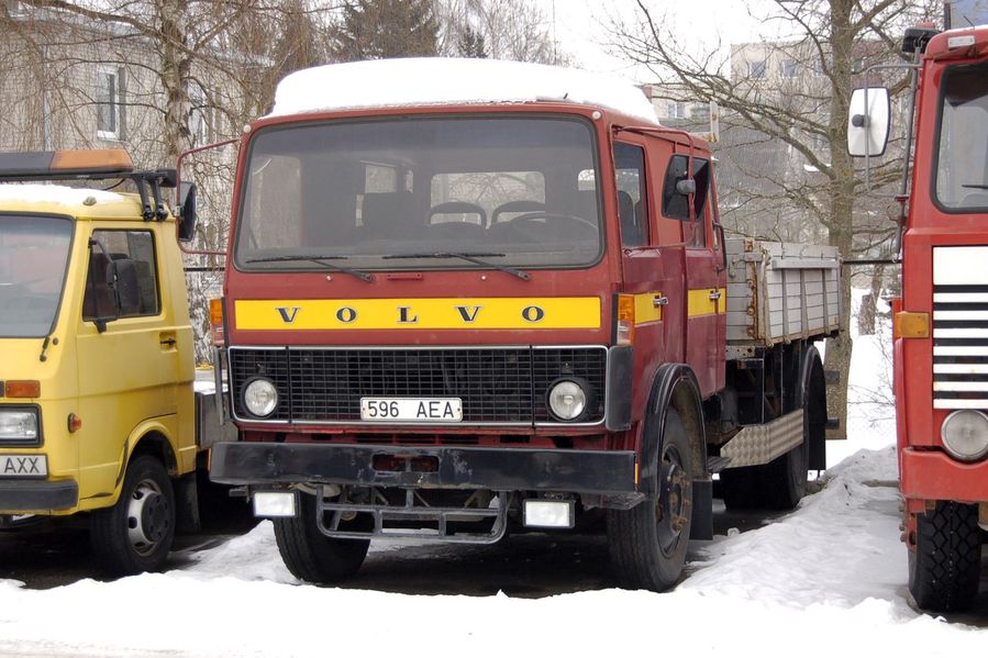 * endine Mustamäe majandusauto (596AEA)
Volvo F613 (1976)
01.03.2011
Tallinn
(end. Stockholm -> Kopli?. Antud varuosadeks Harjumaa PS)
