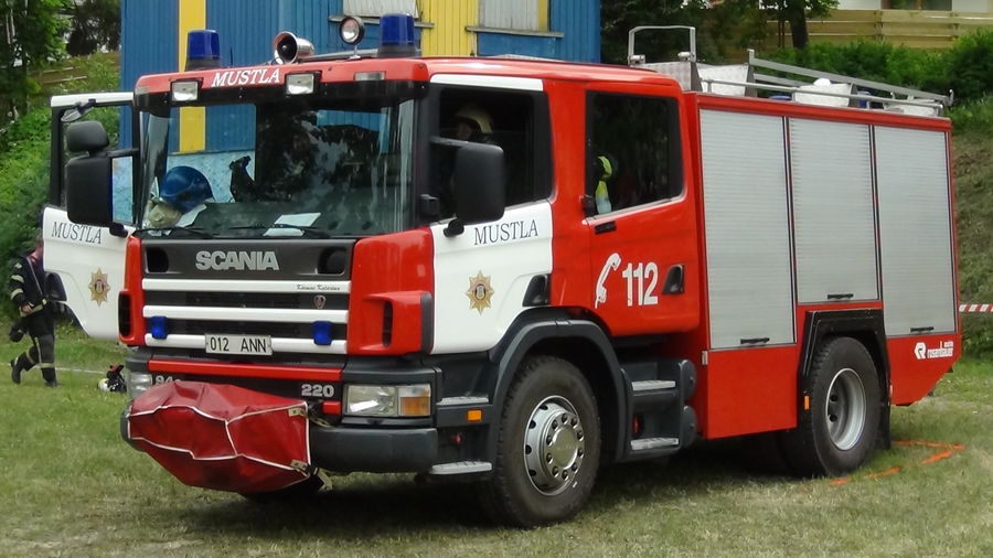 * endine Mustla 1-1 (012ANN)
Scania P94 GB4X2NZ 220 TLF-2700 "Kärmas Katariina I" (1998) 
26.06.2013
Rakvere
(ex Viljandi > Mustla > Kolga-Jaani VPK)

