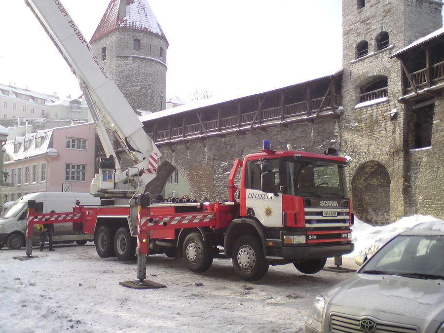 * endine Lilleküla 4-2 (345ANH)
Scania P94 GB 310 8x4 Bronto Skylift F54 HDT "Pikk Robert" (1998)
17.02.2010
Tallinn
(praegu Lasnamäe 4-2)
Võtmesõnad: päästeamet pääste bronto skylift scania tuletõrje tõstuk