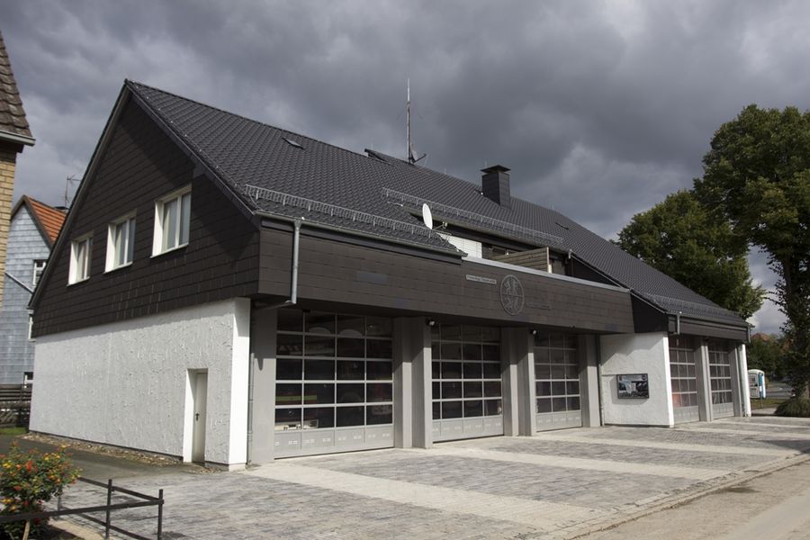 Lichtenau vabatahtlik päästekomando
Saksamaa Lichtenau piirkonna (2700 elanikku) vabatahtlik päästekomando.
Seinal olevast plakatist on aru saada, et komandos on üks redelauto, kaks põhimasinat, staabibuss ja üks kiirabimasin.
Võtmesõnad: saksamaa kiirabi rtw tuletõrje staap komando NRW