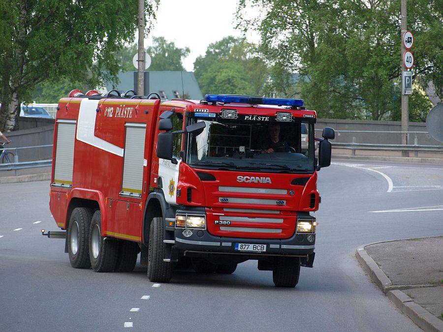 Pärnu 2-1 (877BCB)
Scania P380 CB6X6HHZ Wawrzaszek "Tõrs" (2009) - 9500L + 1000L
18.05.2010
Pärnu
