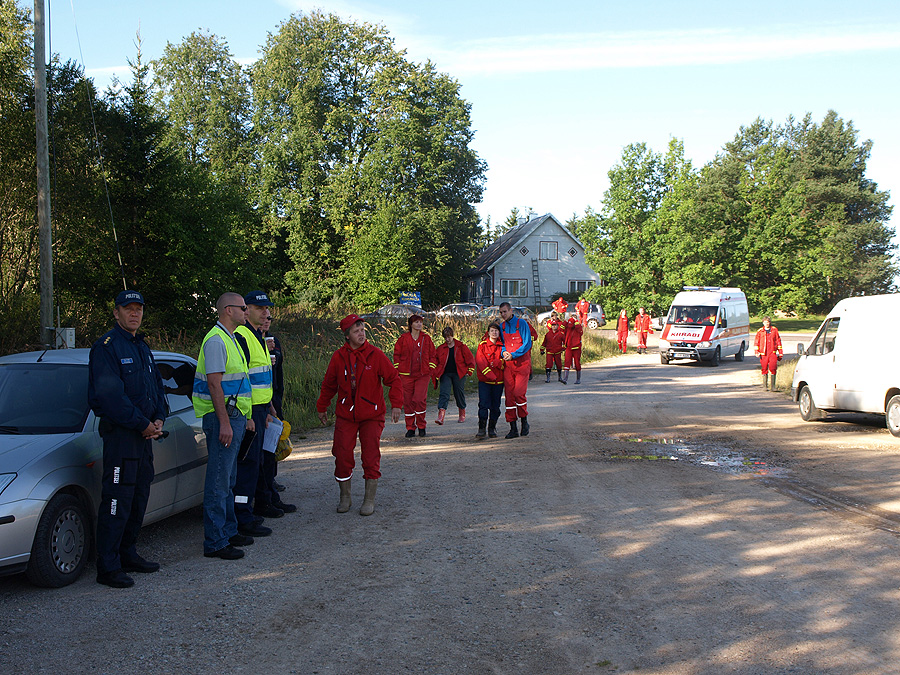 08:46 - sündmuskohale saabuvad Punaste Risti Viljandimaa vabatahtlikud
