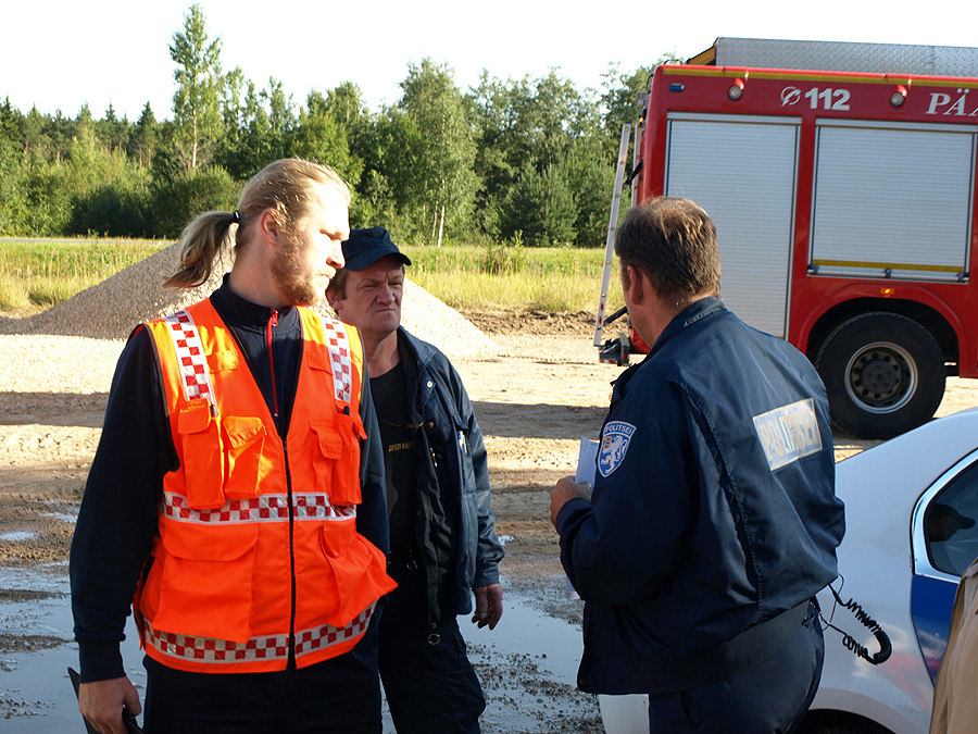 08:50 - päästetööde juht Andreas Pertelson ning otsingutööde juht Kaitho Pilt
