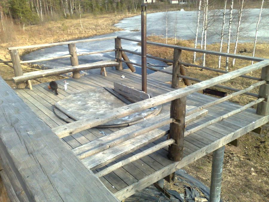 Kümblustünn sauna ees on alternatiiviks järveveele.
