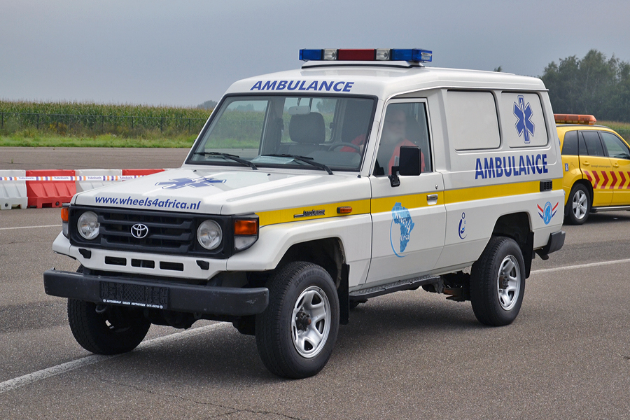 Toyota Landcruiser Ambulance
Donation for a Hospital in Gambia.
Given by a dutch association called "Wheels4africa".
Pictured in the netherlands before shipping.
