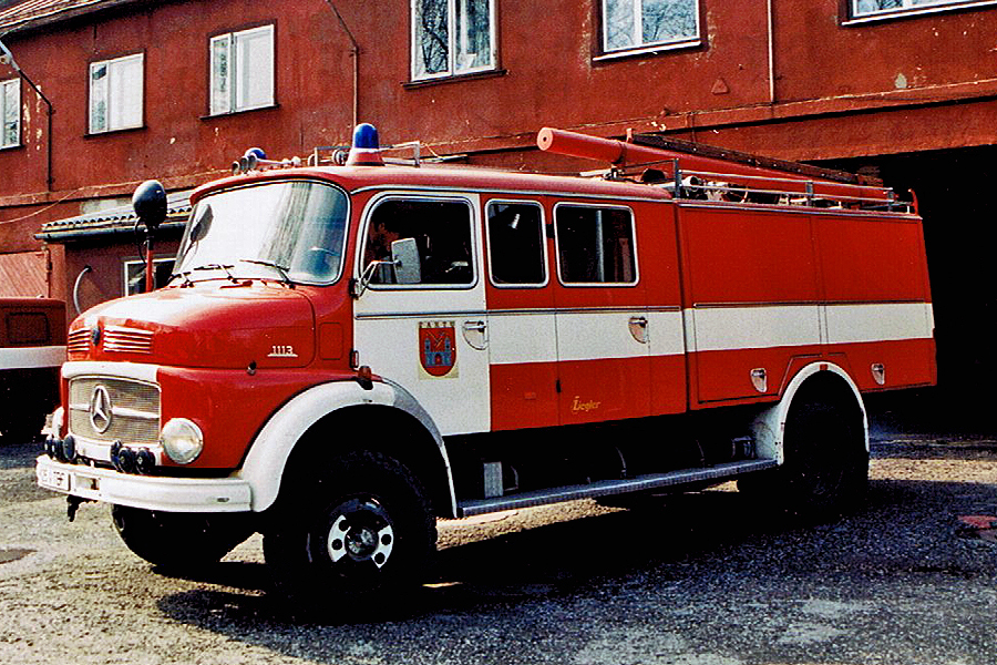 * Endine Tartu 1-X (125TBF)
Mercedes Benz LF 1113 Ziegler (1972)
Pictured in 1998 at Tartu fire- brigade.
(eks Tartu -> Alatskivi, antud Piirissaare VV)
Võtmesõnad: MB Mercedes Benz 1113 Ziegler Tartu Fire-brigade