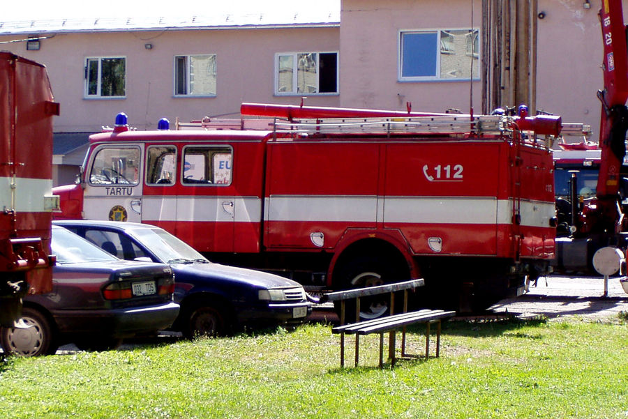 * Endine Tartu 1-X (125TBF)
Mercedes Benz LF 1113 Ziegler (1972)
Foto was taken in July 2006 at Tartu fire brigade.
Võtmesõnad: MB Mercedes Benz 1113 Ziegler Tartu Fire-brigade