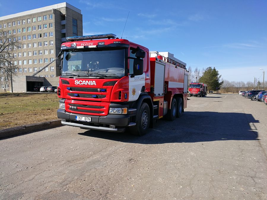 Suure-Jaani 2-1 (357BTN)
Scania P 310 CB 6X4 HSZ "Uku" (2017) - 9000 L
12.04.2018
Viljandi Haigla tuletõrjeõppusel
